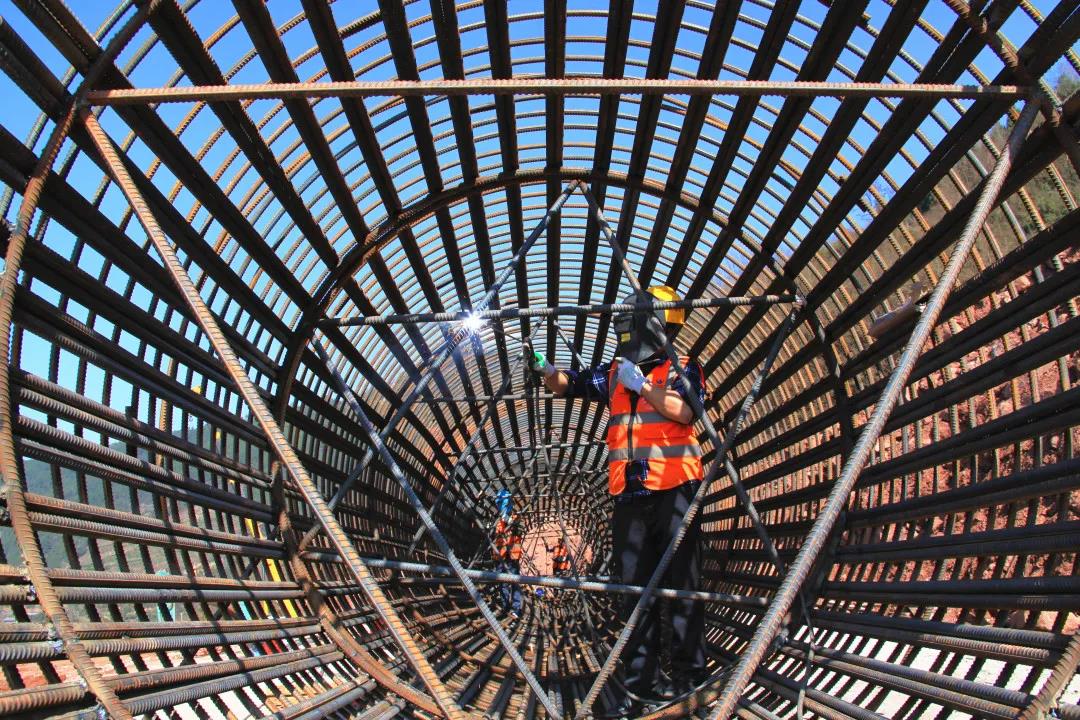 鎮(zhèn)廣高速A3合同段實現(xiàn)半幅貫通