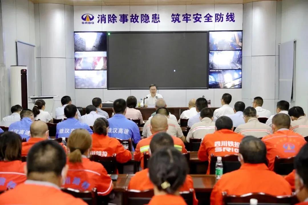 省人大常委會黨組成員、副主任彭琳調(diào)研督導(dǎo)峨漢高速公路建設(shè)情況并在基層講黨課