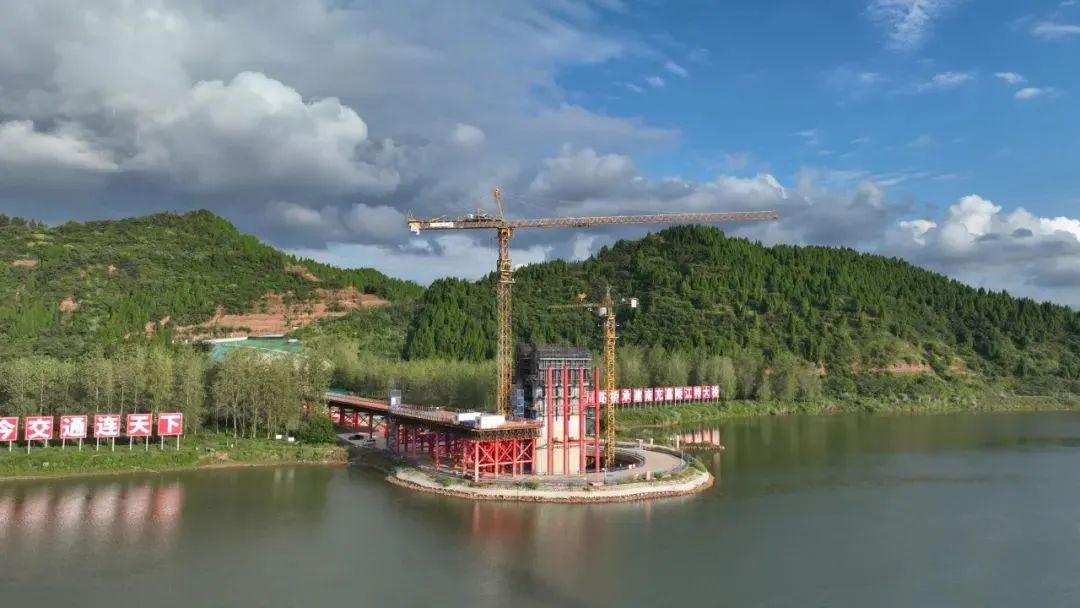 成達(dá)萬高鐵南充嘉陵江特大橋正式開啟主梁施工