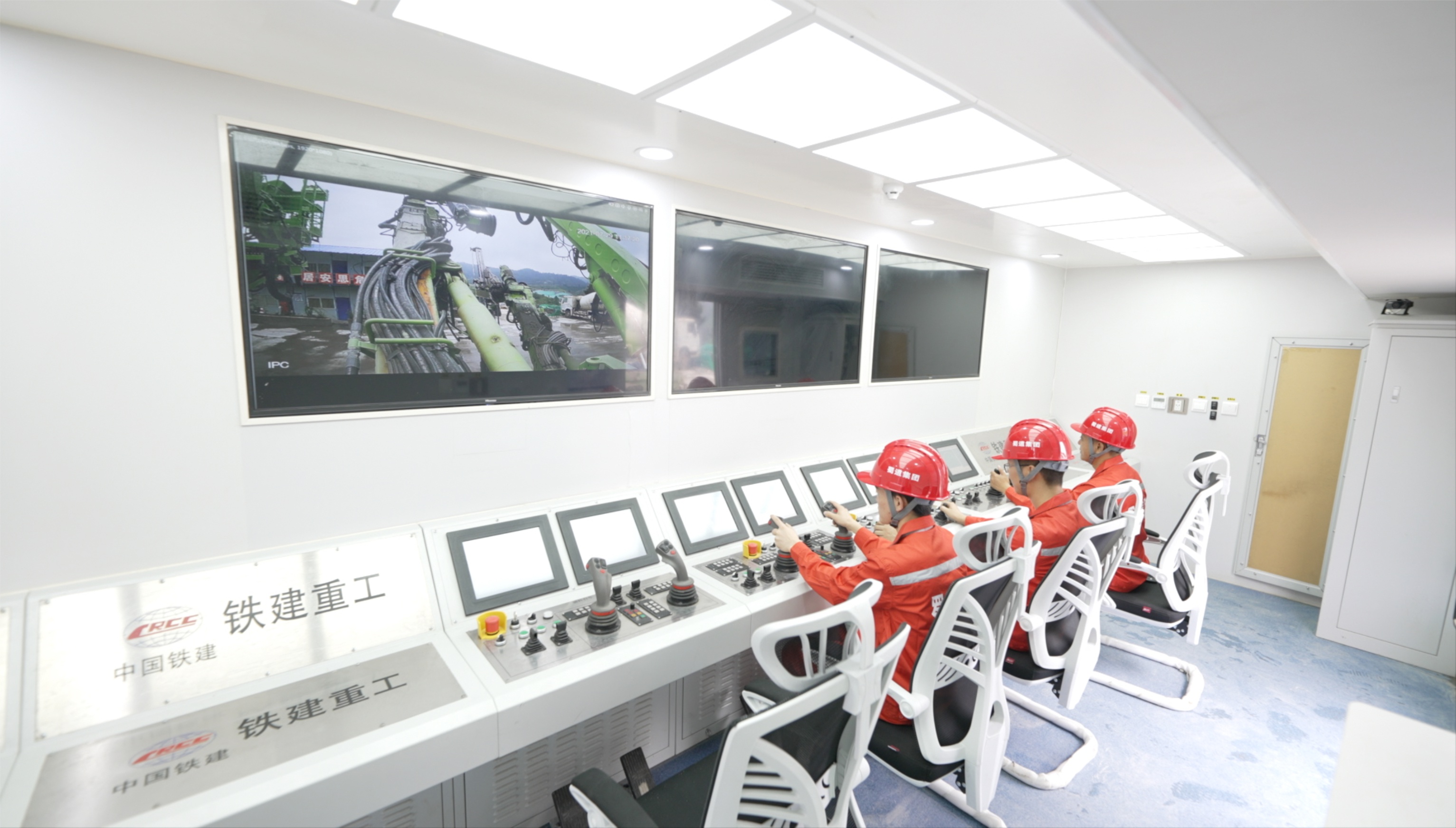 全國首創(chuàng)鉆、拱、噴、錨一體化遠程控制