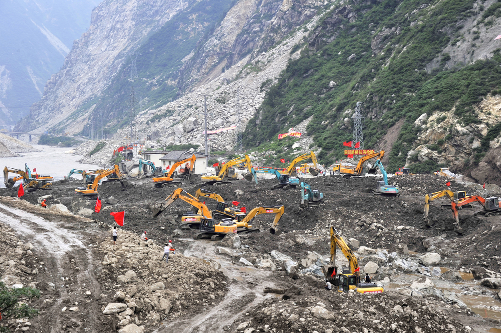 2011.7.3都汶路羅圈灣搶險(xiǎn)1