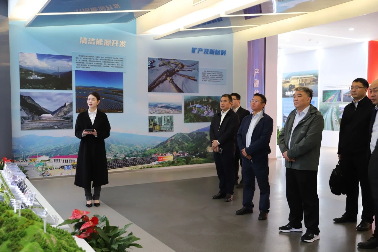 四川路橋與黃河設(shè)計院舉行工作交流座談