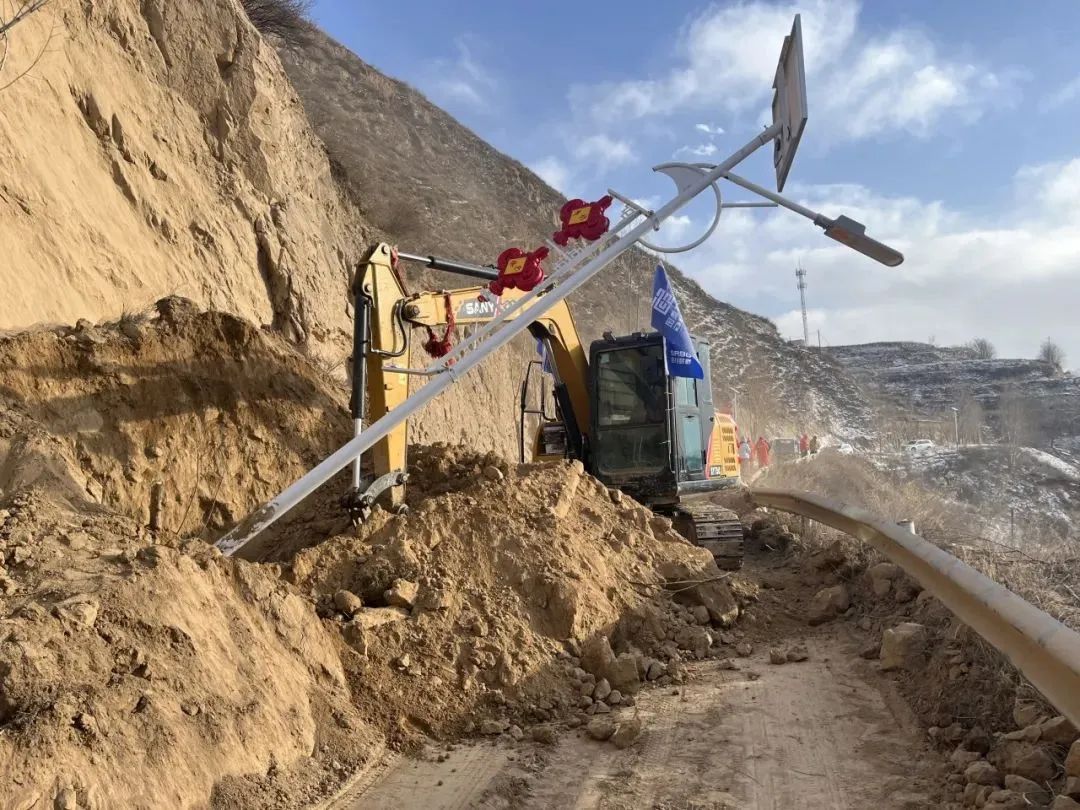 馳援災(zāi)區(qū)！ 路橋集團(tuán)在甘項(xiàng)目積極參與地震搶險(xiǎn)救災(zāi)