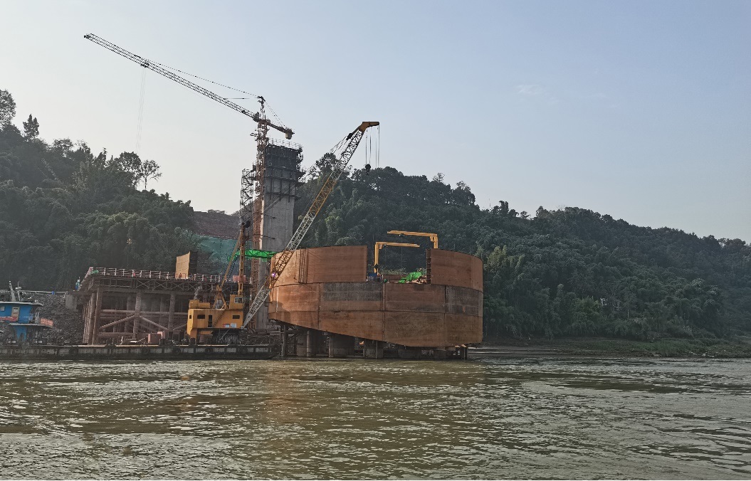 自適應(yīng)地形無底雙壁鋼圍堰施工技術(shù)