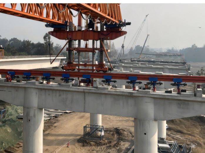 架橋機前支腿橫移軌道自動調(diào)平系統(tǒng)