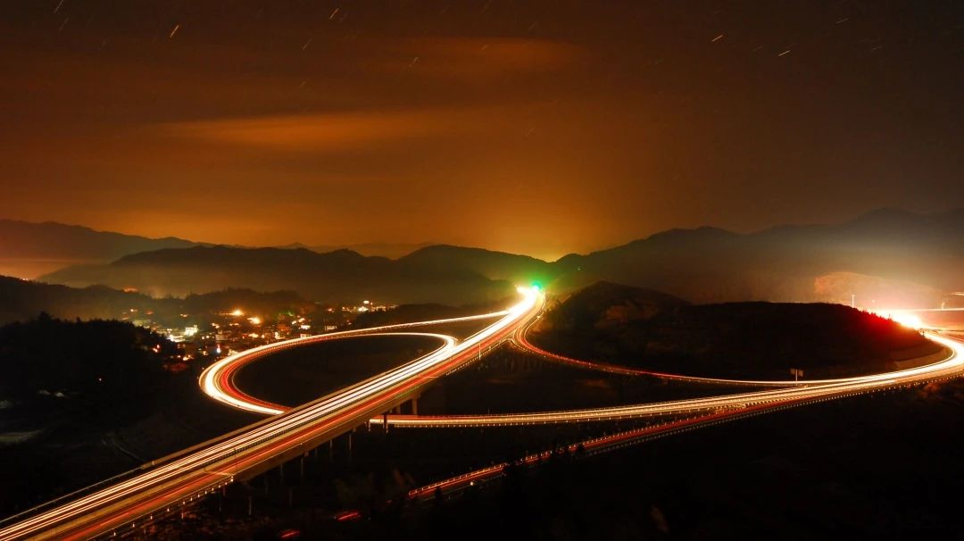 喜報(bào) | “升特”成功！路航公司喜獲公路工程施工總承包特級(jí)資質(zhì)