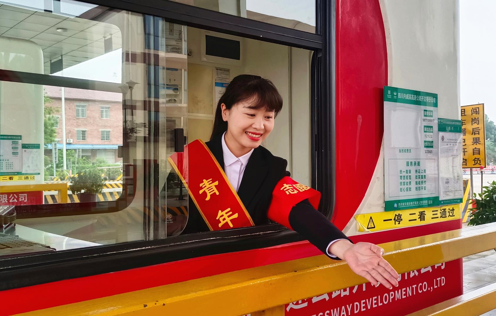 李爽2.jpg 李爽2.jpg