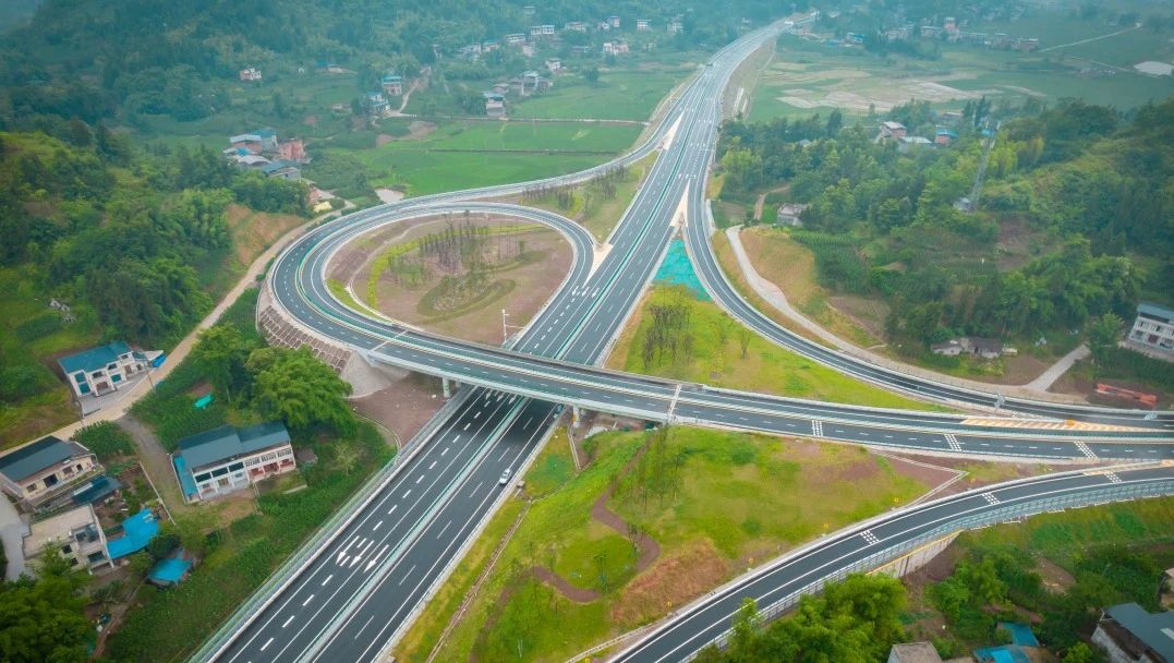 媒體關注 | 川渝再添大通道 開梁高速全線建成通車!