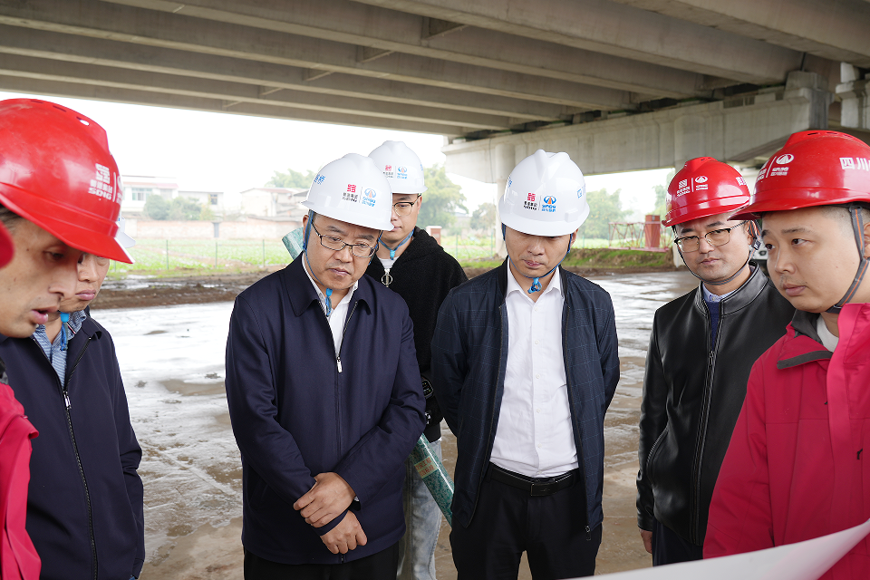 四川路橋黨委副書(shū)記、副董事長(zhǎng)、總經(jīng)理羊勇調(diào)研督導(dǎo)重點(diǎn)項(xiàng)目生產(chǎn)建設(shè)工作