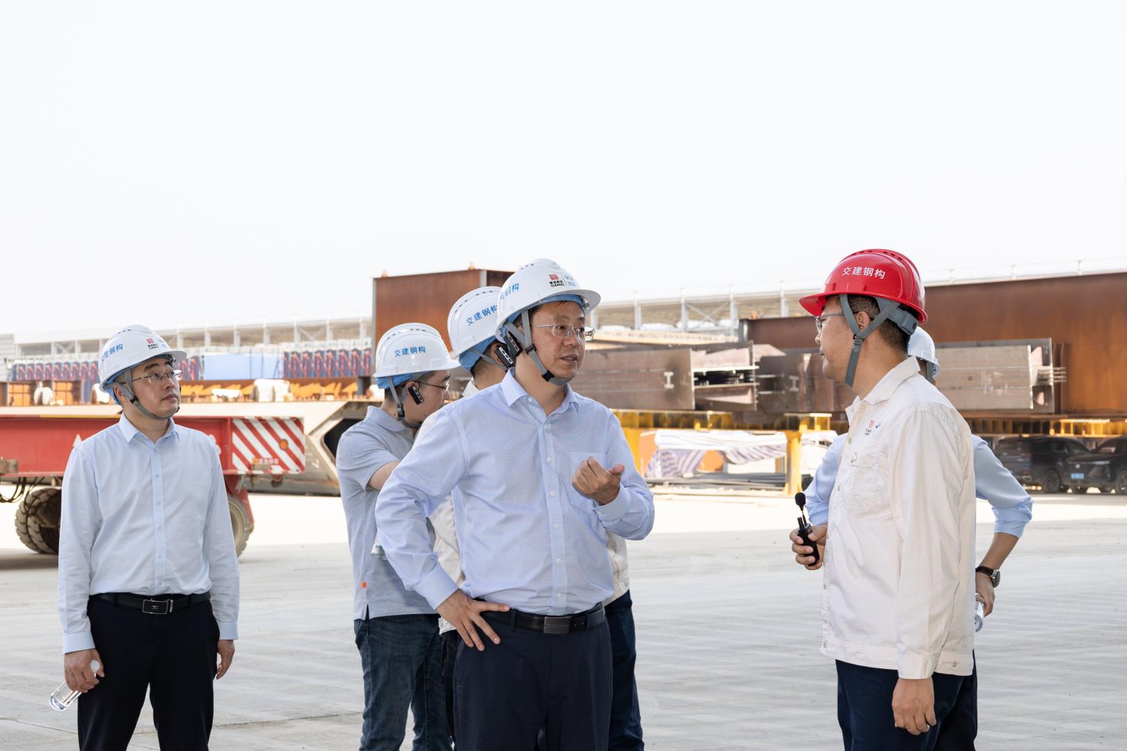 四川路橋黨委委員、紀(jì)委書記焦利軍帶隊(duì)到交建集團(tuán)項(xiàng)目一線調(diào)研指導(dǎo)工作