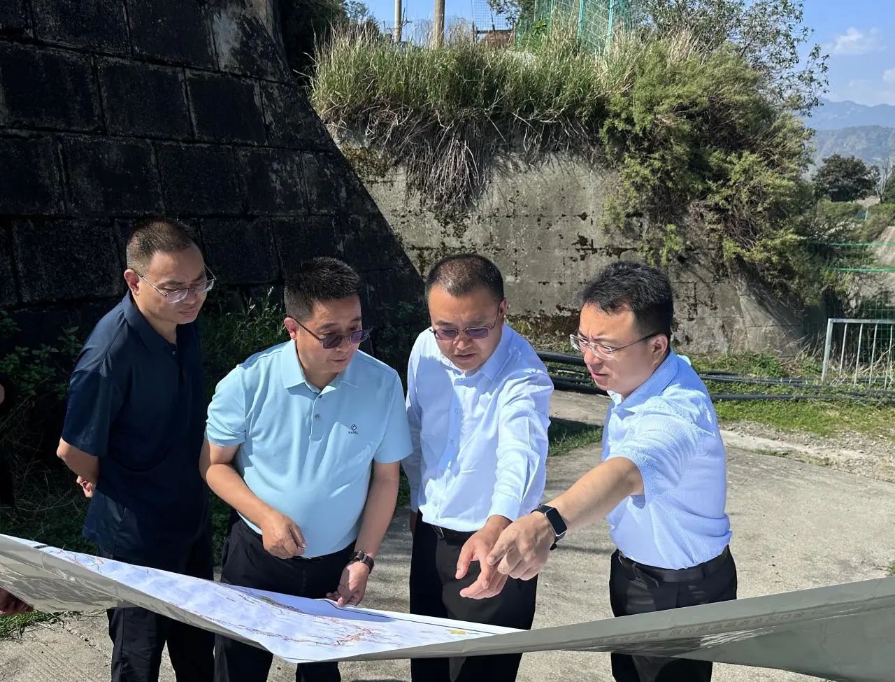四川路橋黨委副書記、副董事長、總經(jīng)理羊勇一行督導(dǎo)調(diào)研金西、昭普高速公路項(xiàng)目